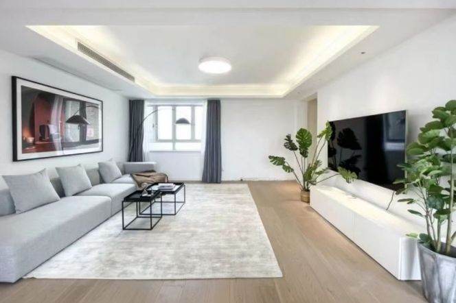High-Floor 4BR Apartment near Shanghai Indoor Stadium Metro (L1/L4/L11)