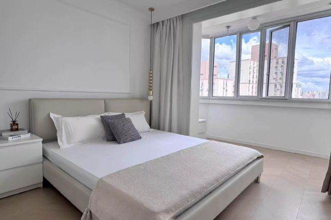 High-Floor 2BR Apartment near Zhongshan Park (L11/L13)