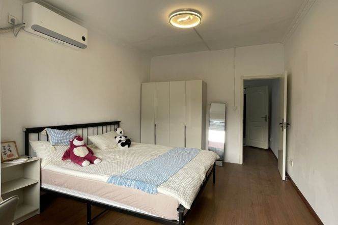 1BR Apartment near Longhua Metro (L7/L12)