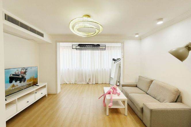 High-Floor 2BR Apartment near Caoyang Road Metro
