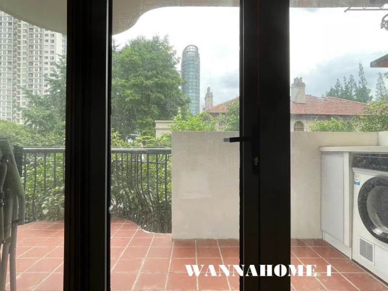 Housing image — Balcony