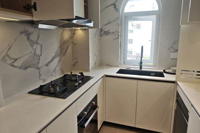 Spacious 2BR Apartment in Xujiahui