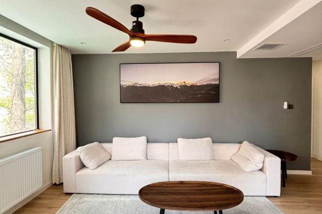 High-Ceiling 2BR Apartment in Old Xuhui (L1/L7/L9)