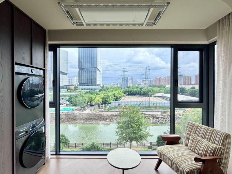 Housing image — Balcony