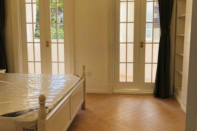 Spacious 1BR Lane House near Zhongshan Park (L2/L11)