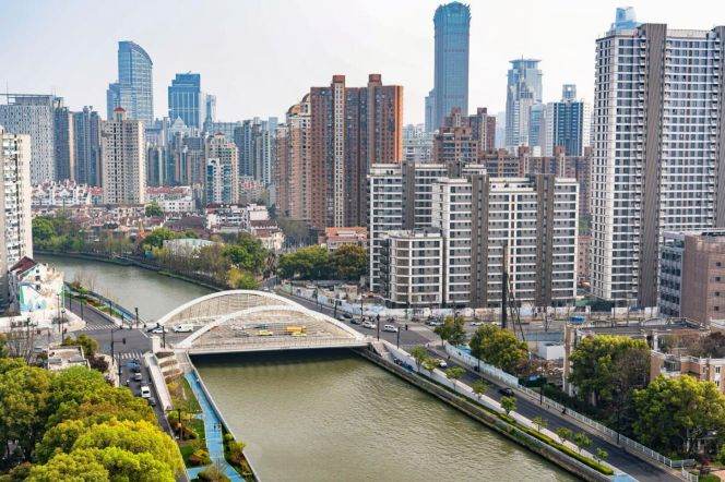 High-Floor 3BR Apartment in Jing'an