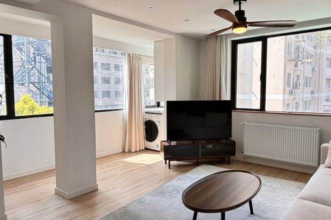 High-Ceiling 2BR Apartment in Old Xuhui (L1/L7/L9)