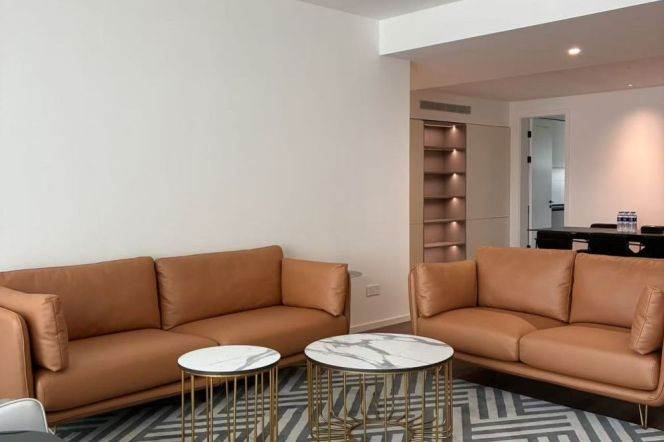 Spacious High-Ceiling 3BR Serviced Apartment near Yishan Rd Metro with Floor-to-Ceiling Windows (L3/L4/L9)