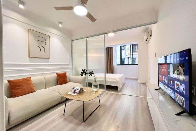 1BR Apartment near Jiangsu Rd Metro (L2/L11)
