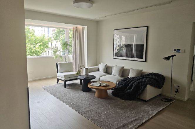 Spacious 2BR Apartment in Xujiahui