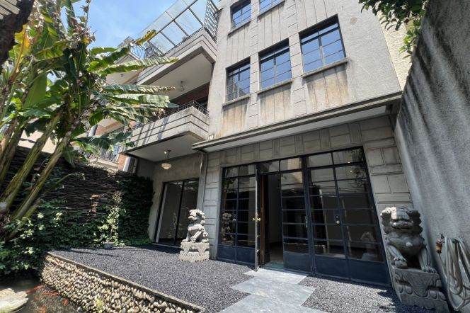 Spacious 5BR Lane House in Jing'an with Terrace