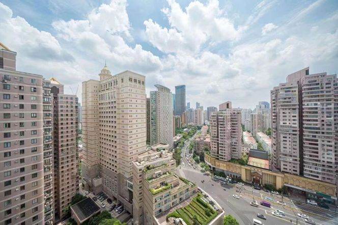 High-Floor 3BR Apartment in Jing'an (L13)