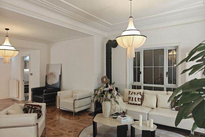 Spacious 4BR Apartment near Zhongshan Park with Terrace (L2/L11)