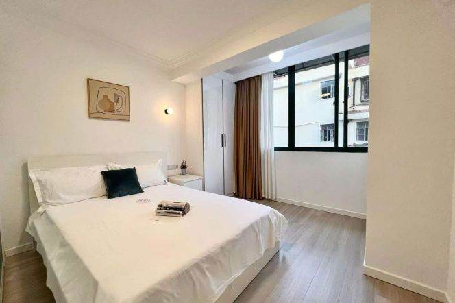 1BR Apartment near Jiangsu Rd Metro (L2/L11)