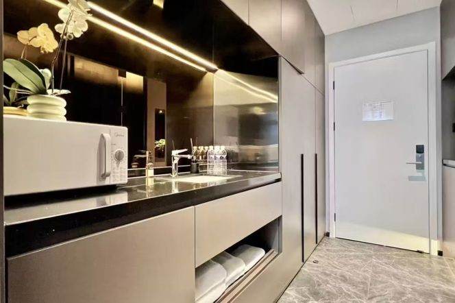 Short-Term 1BR Serviced Apartment near Yanchang Rd Metro