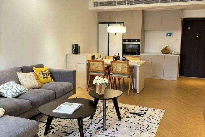 Spacious 2BR Apartment in Jing'an (L2/L12/L13)