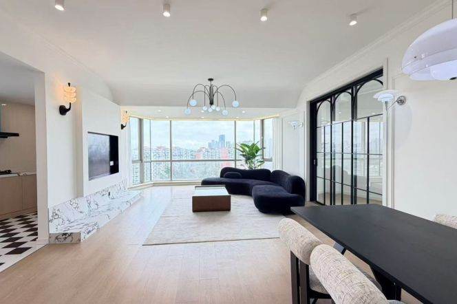 Spacious 3BR Apartment near Century Park