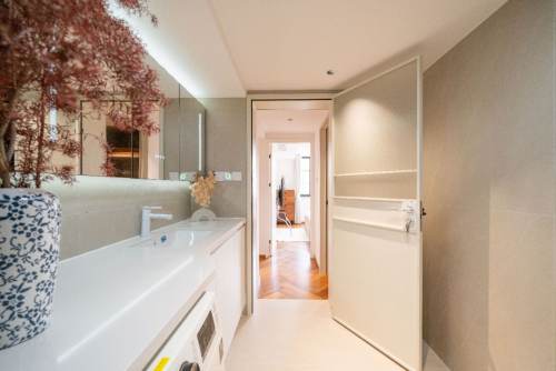 Housing image — Bathroom