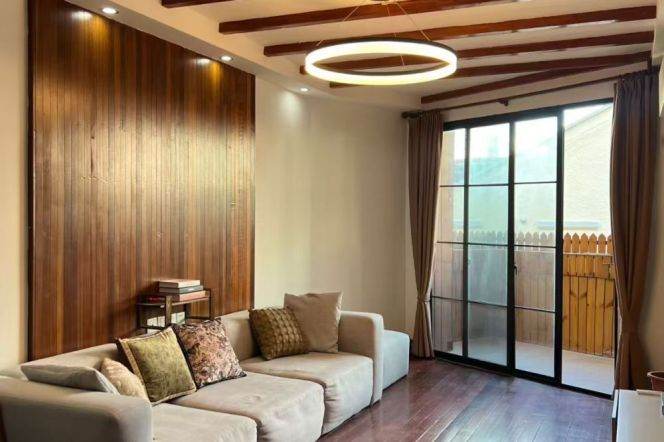 1BR Apartment near Jiashan Rd Metro with Floor-to-Ceiling Windows