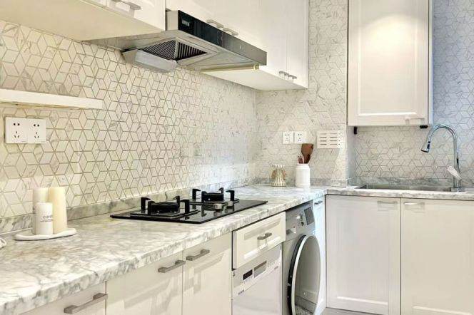 3BR Apartment near People's Square with Private Garden