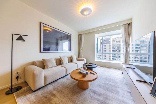 High-Floor 1BR Apartment in Gubei (L2/L15)