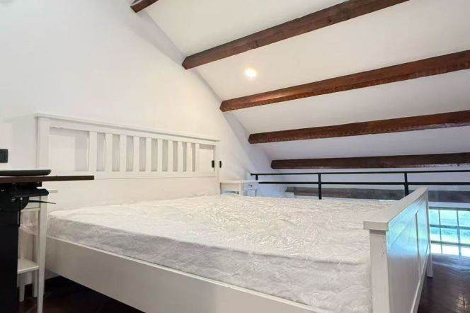 1BR Lane House near West Nanjing Rd Metro with Terrace