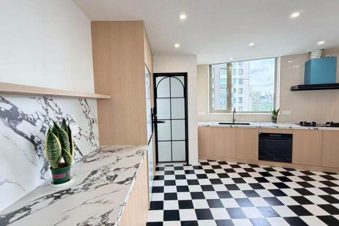 Spacious 3BR Apartment near Century Park
