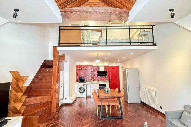 1BR Lane House near West Nanjing Rd Metro with Terrace