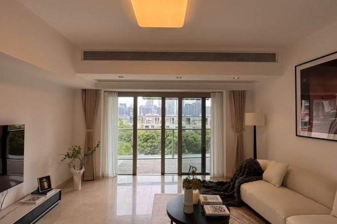 Spacious 2BR Apartment in Gubei with Terrace (L2/L15)
