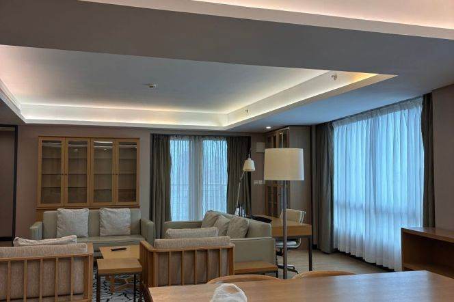 High-Floor Spacious 3BR Apartment in Xintiandi (L8/L10/L14)