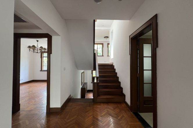 Spacious 5BR Lane House in Jing'an with Terrace