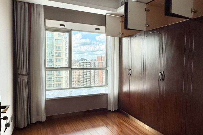 High-Floor 3BR Apartment at 8 Park Avenue (L7)