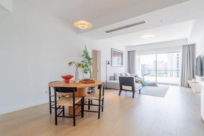 Spacious 2BR Apartment in Gubei
