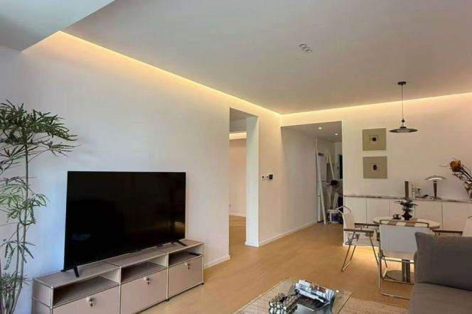 2BR Apartment in Xujiahui (L1/L9/L11)