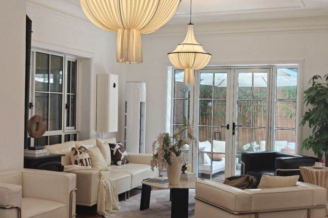 Spacious 4BR Apartment near Zhongshan Park with Terrace (L2/L11)