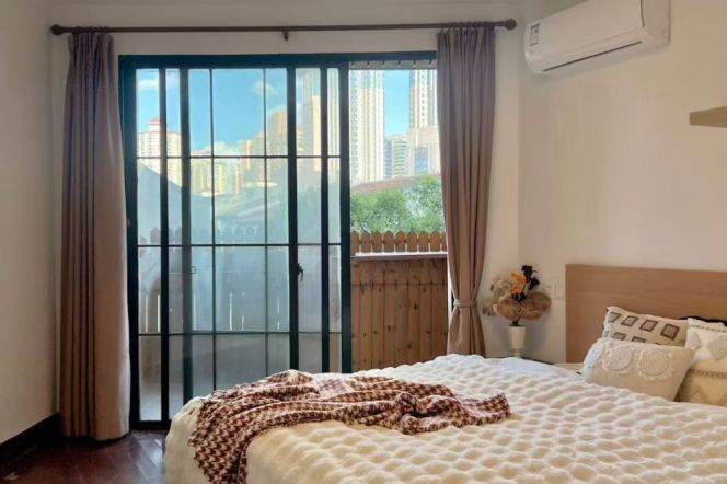 1BR Apartment near Jiashan Rd Metro with Floor-to-Ceiling Windows