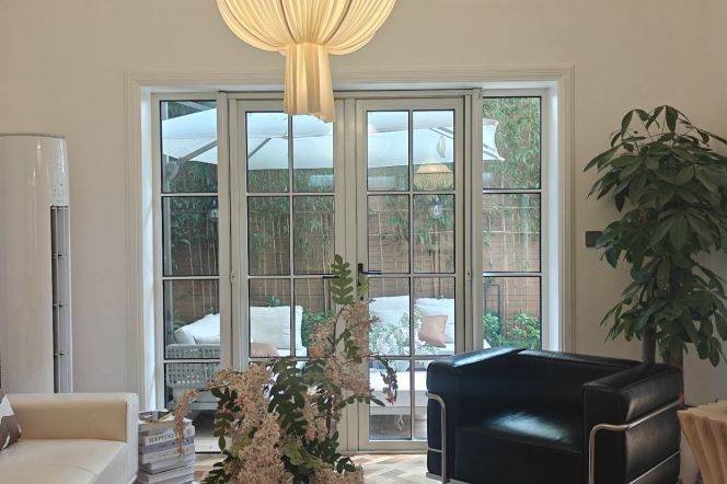 Spacious 4BR Apartment near Zhongshan Park with Terrace (L2/L11)
