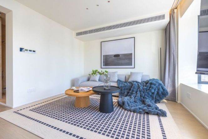 High-Floor 2BR Apartment at The Courtyards