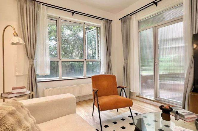 3BR Apartment near People's Square with Private Garden