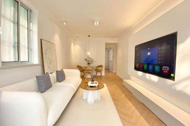 1BR Apartment in Gubei with Terrace (L10)
