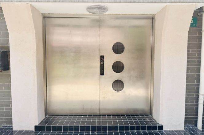 Spacious 3BR Apartment in Jing'an with Terrace
