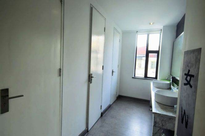 Spacious Studio Office near Changping Rd Metro (L7/L14)