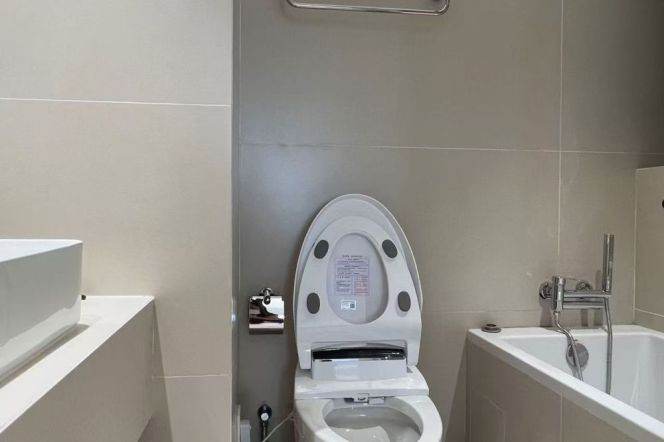 High-Floor Spacious 2BR Apartment near Hanzhong Rd Metro (L1/L3/L4/L12/L13)