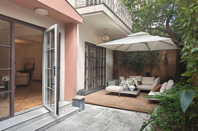 Spacious 4BR Apartment near Zhongshan Park with Terrace (L2/L11)