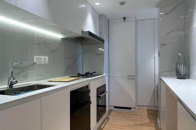 High-Floor Spacious 2BR Apartment near Hanzhong Rd Metro (L1/L3/L4/L12/L13)