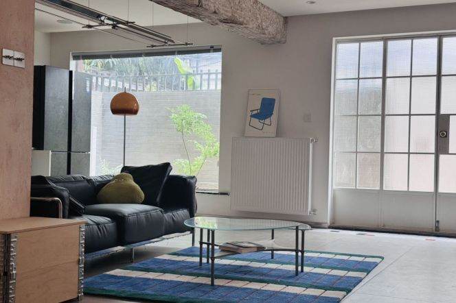 Spacious 3BR Apartment in Jing'an with Terrace