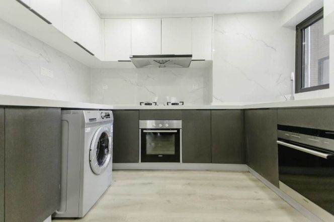 3BR Apartment near Jiangsu Rd Metro