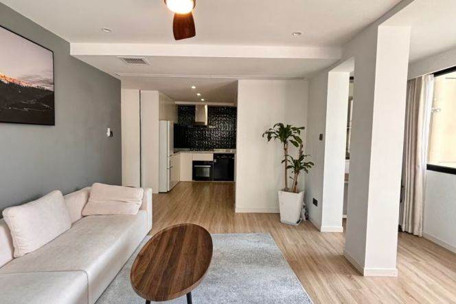 High-Ceiling 2BR Apartment in Old Xuhui (L1/L7/L9)