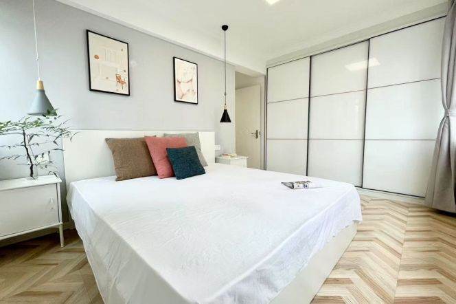 2BR Apartment at West Nanjing Road Greenland with Floor-to-Ceiling Windows (L2/L11)