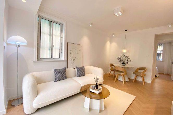 1BR Apartment in Gubei with Terrace (L10)